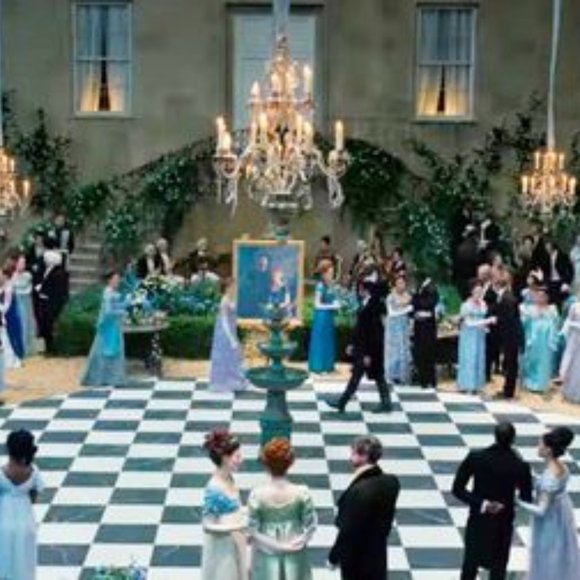 Meet your Posher, Dee - Picture 2 of 4